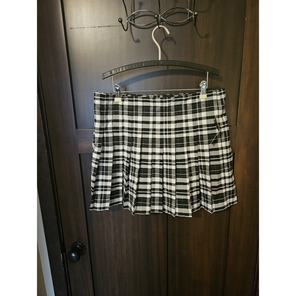 NWT Junior Women's Black & White Skater Skirt Plaid Pleated Size XL X-Large